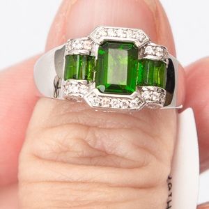 Emerald cut chrome diopside ring with round white zircon baguettes 10 JTV luxury